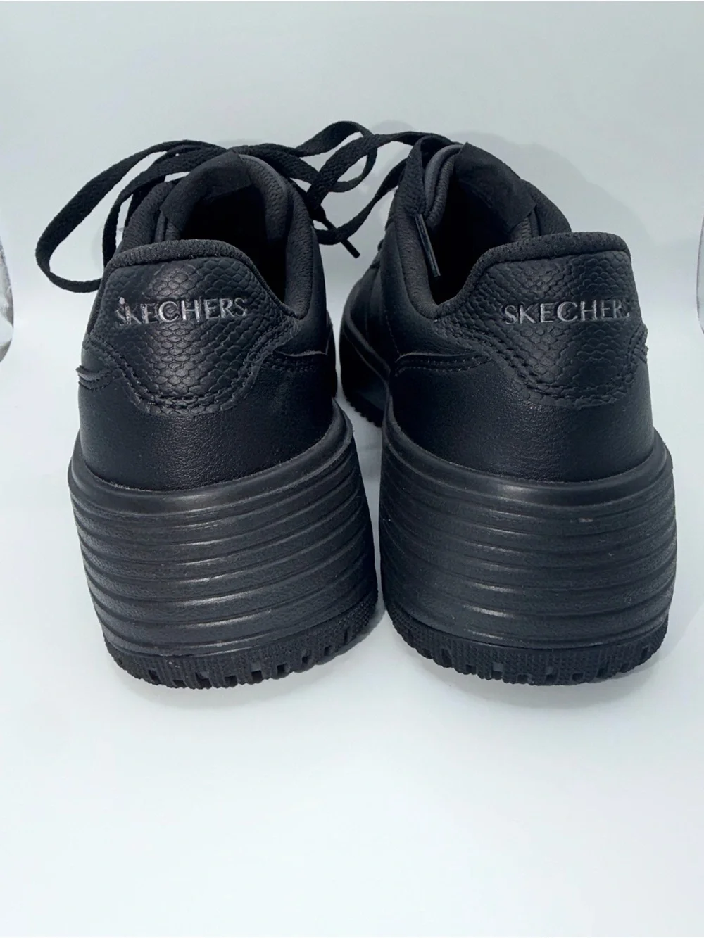 Skechers all black